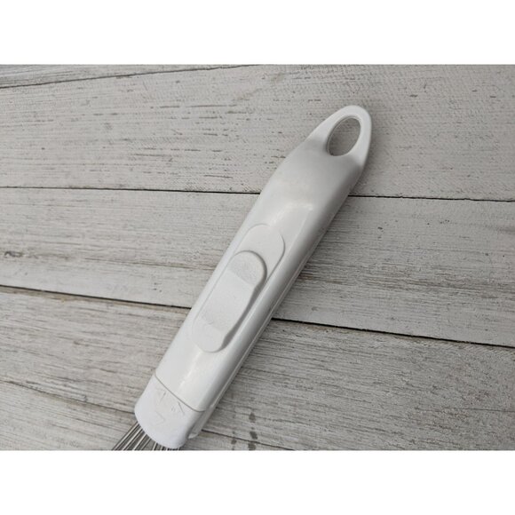 White Whisk Locking Handle Tongs 11 1/2"  Kitchen Utensil Spatula - Picture 2 of 8